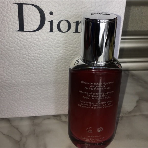 One Essential Skin Boosting Super Serum - Picture 2 of 2